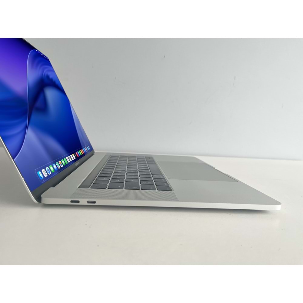 Apple Macbook Pro A1707 İ7 2.9GHz İşlemci 16gb Ram 250gb SSD Radeon Pro 2gb E.Kartı 15.4